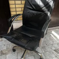 سه عدد صندلی اداری (نیاز به کمی تعمیر)