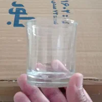 لیوان شفاف بی رنگ