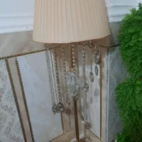 آباژور ایستاده