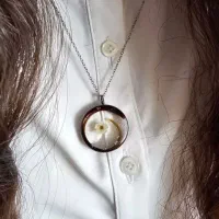 گردنبند رزینی با طرح دلخواه