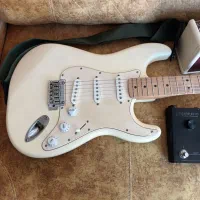 گیتار الکتریک و یک عدد امپ|گیتار، بیس، امپلیفایر|میاندوآب, |دیوار