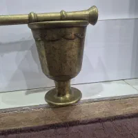 هاونگ دسته پایه دار برنجی