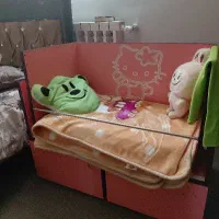 تخت گهواره ای کنار تخت مادر