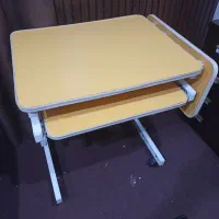 میز تحریر و کامپیوتر