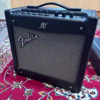 امپلیفایر fender mustang I v2 و هارد کیس ibanez