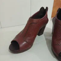 کفش تمام‌چرم قیمت ۳۰۰