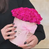 دسته گل و باکس گل روبانی
