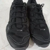 کتونی آدیداس|کیف، کفش، کمربند|ری, شهادت|دیوار