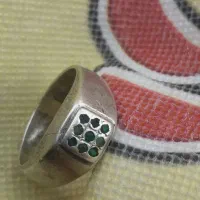 انگشترحرزکهنه پرچمی.بامخراج زمرد.