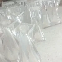 ۲ مدل نمکدان طرح کریستال۱۶تاوسفید۱۲ عددو۲عددشمعدان