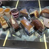 به یک همکار نیمه ماهر در کارگاه قنادی نیازمندیم