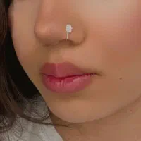 پیرسینگ بینی و گوش با دستگاه مخصوص بهمراه پیرسینگ