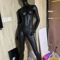 مانکن زنانه ایستاده پایه شیشه ای
