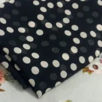 یه قواره پارچه 4متر نیم