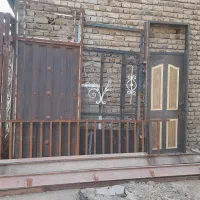 انواع درب و پنجره فلزی کار کرده در حد نو...