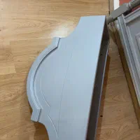 تاج دیواری بالای تخت