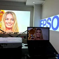ویدیوپروژکتور Epson دویست اینچ|تلویزیون و پروژکتور|خرم‌آباد, |دیوار