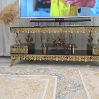 یک عدد زیر تلویزیون به فروش می‌رسد