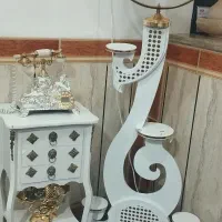 ساعت ومیز تلفن وتلفن