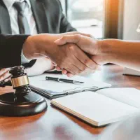 وکیل باتجربه و با تیم متخصص