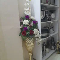 گلدان طلایی با گل های خارجی نو مناسب خاستگاری|گل مصنوعی|مشهد, هدایت|دیوار