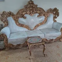 مبل سلطنتی ۹ نفره همراه بامیز وسط و دو عسلی مثل نو