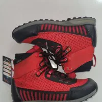 کفش کوهنوردی