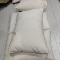 تعدادی بالش پر و پتو