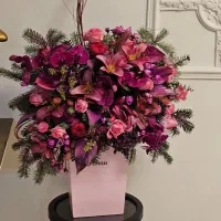 یک سبد گل تازه