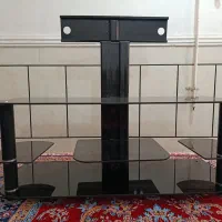 میز زیر تلویزیونی و تلویزیون