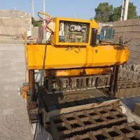 دو نفر کارگر بلوک زن نیازمندم