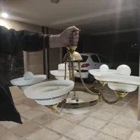 یک عدد لوستر بزرگ