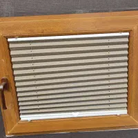 پرده پلیسه پشت پنجره ای نصب آسان