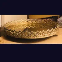 سینی طلایی طرح تاجدار .کف آینه|ظروف سرو و پذیرایی|تهران, دولاب|دیوار