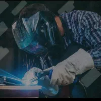 نیازمند جوشکار