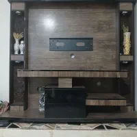 میز تلفزیون در حد نو و پشتی وتوشک اک