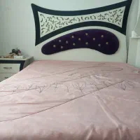 تخت خواب دو نفره در حد نو به فروش می‌رسد