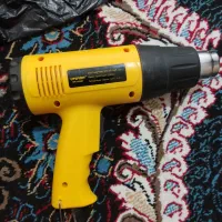 کلاغی و مقداری وسایل|ابزارآلات|بمپور, |دیوار