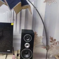 روشنایی کنار مبلی سالم تمیز