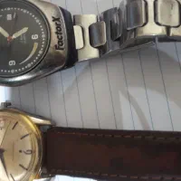 دوعدد ساعت قدیمی