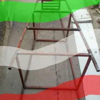 چهار پایه آهنی