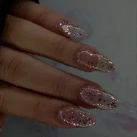 کاشت و ترمیم ناخن و مژه