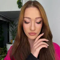 تخفیف ویژه میکاپ و شنیون|خدمات آرایشگری و زیبایی|رشت, معلم|دیوار