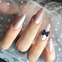 ناخن کار حرفه ای هستم و آموزش هم داریم