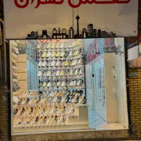 فروشنده ماهر و شاگرد معمولی برای کفش فروشی