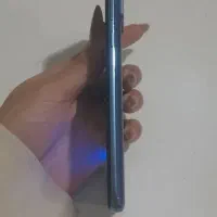 گوشی موبایل در حد نو تمیز