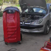 شارژ گاز کولر خودرو وتست نشتی با دستگاه حرفه‌ای