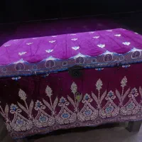 یک عدد صندوق قدیمی سالم|صنایع دستی و سایر لوازم تزئینی|یزد, |دیوار