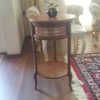 میز تلفن و گلدان