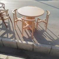 رنگ مصنوعات چوبی دوعدد میزوصندلی امادع